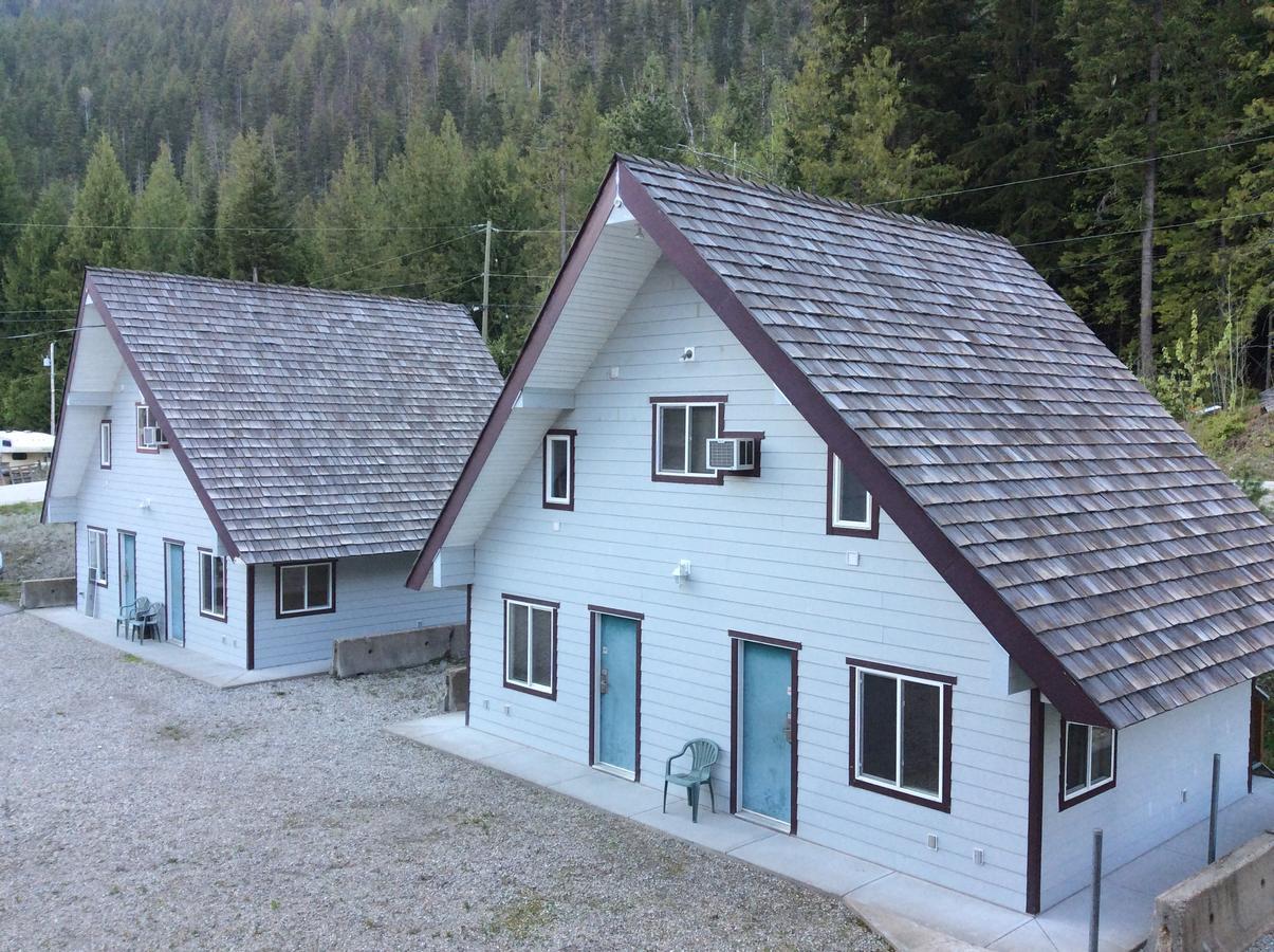 Peaks Lodge Revelstoke Exterior photo