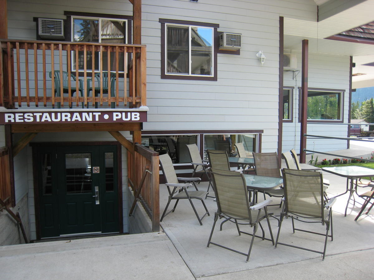 Peaks Lodge Revelstoke Exterior photo