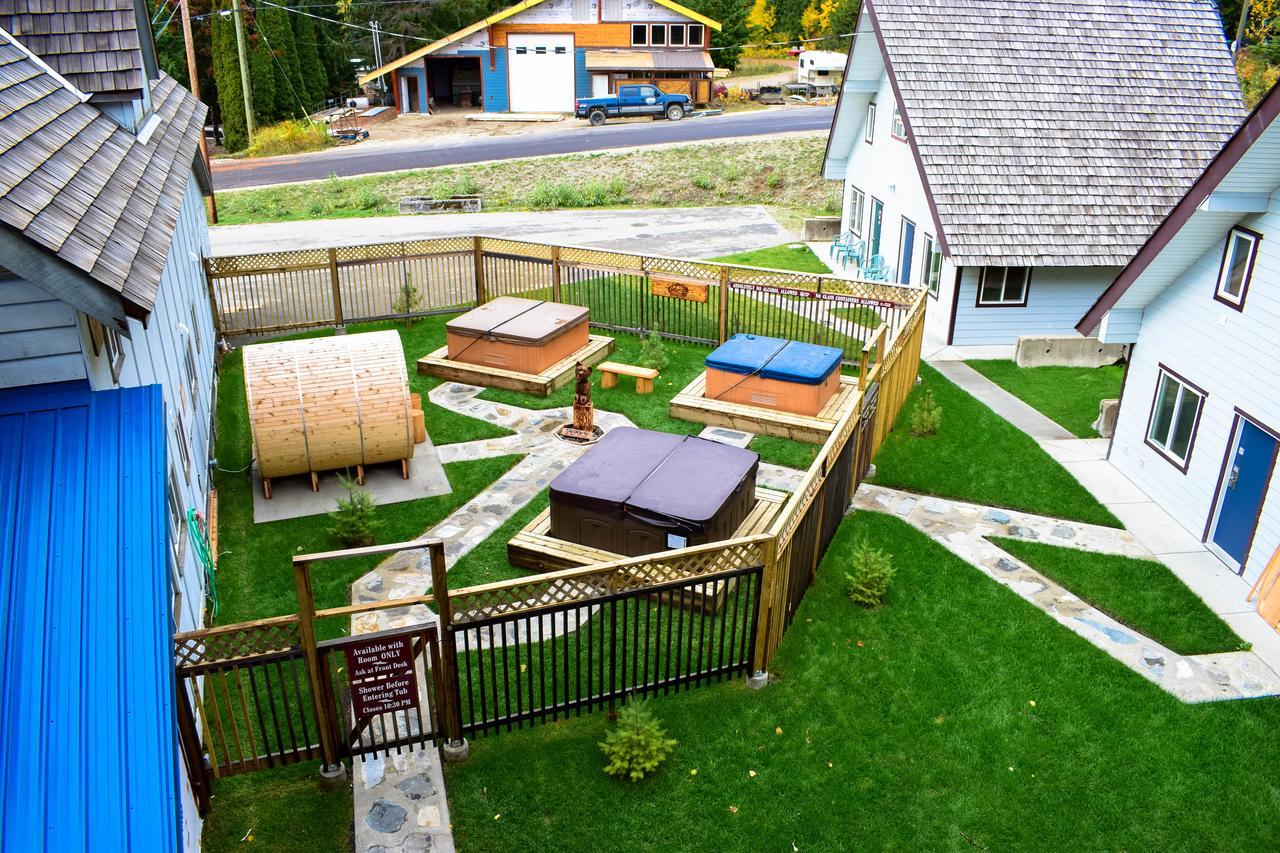 Peaks Lodge Revelstoke Exterior photo