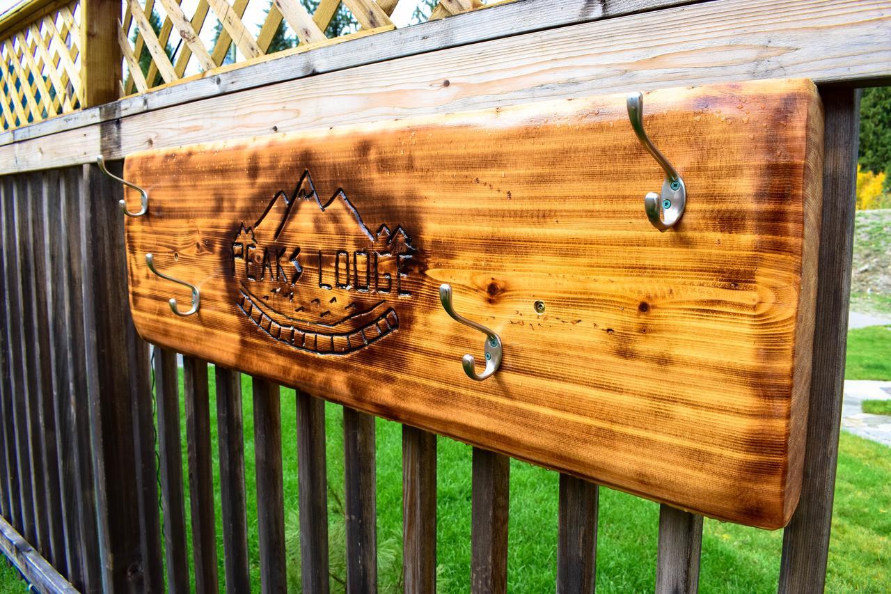 Peaks Lodge Revelstoke Exterior photo